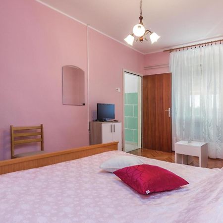 Cozy Apartment In Pican With Kitchen 外观 照片