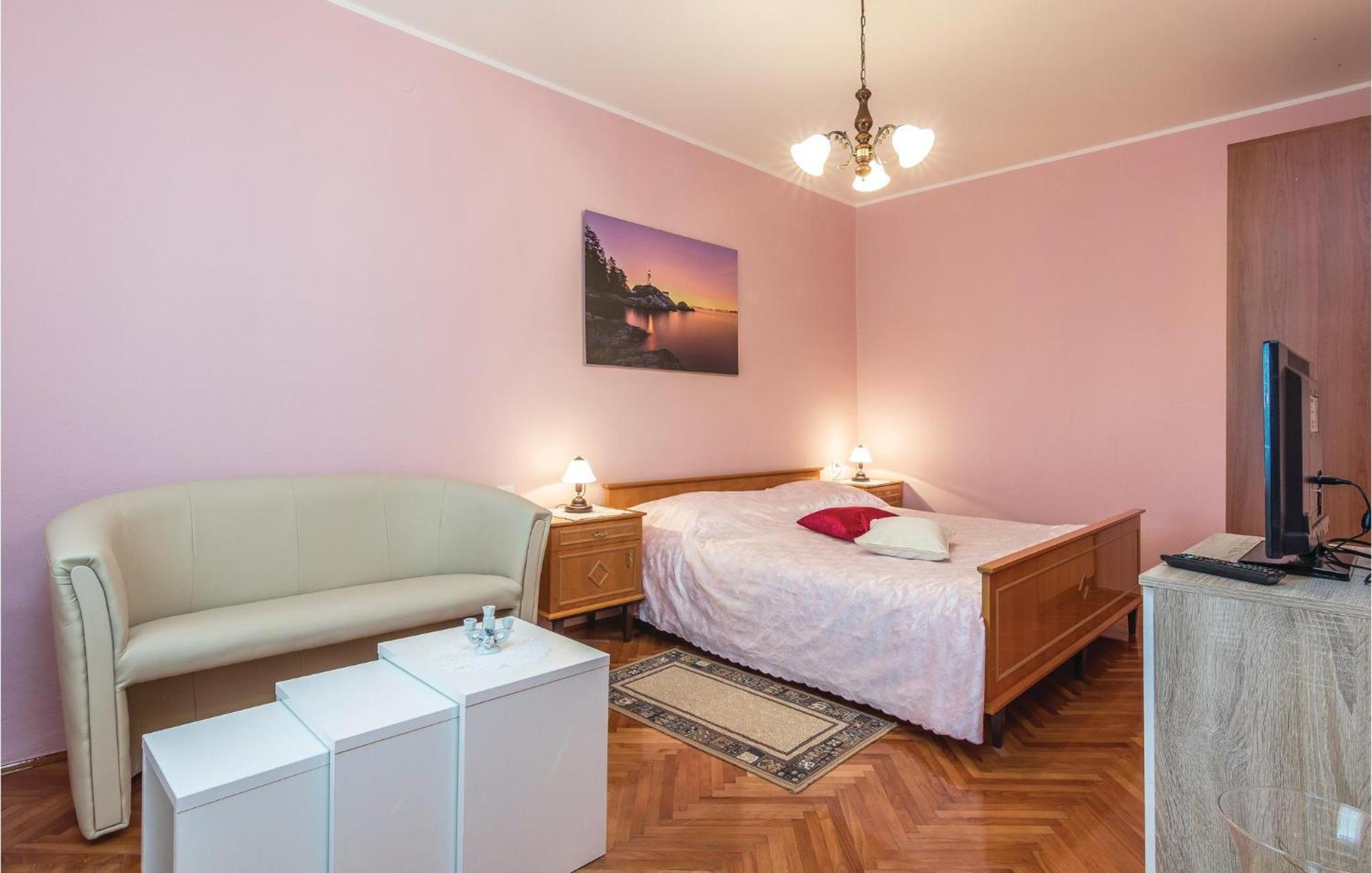 Cozy Apartment In Pican With Kitchen 外观 照片