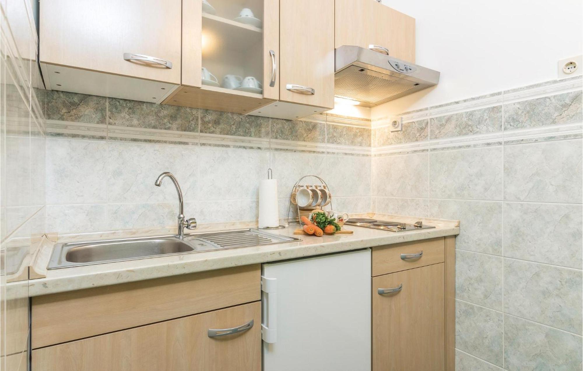 Cozy Apartment In Pican With Kitchen 外观 照片
